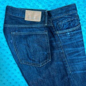 Levi’s. Size W33 L36. “Made & Crafted”. Tack Slim.